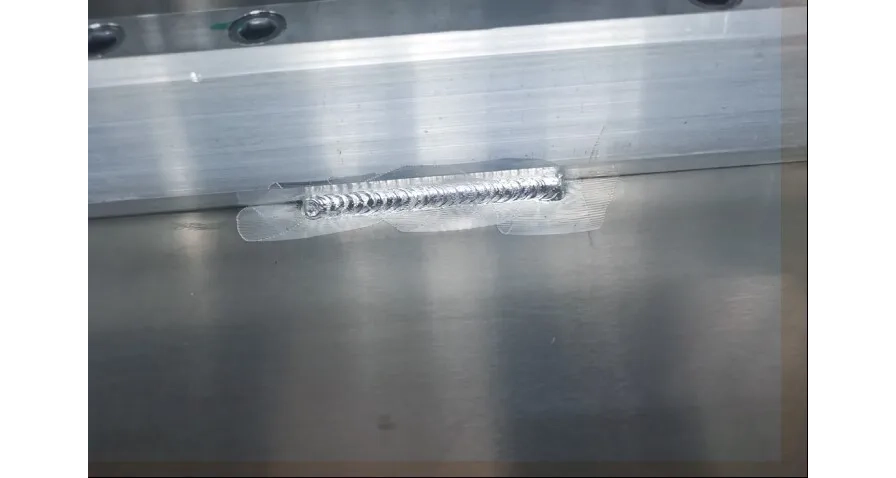 在清洁激光器中，什么是“单模式”和“多模式”？